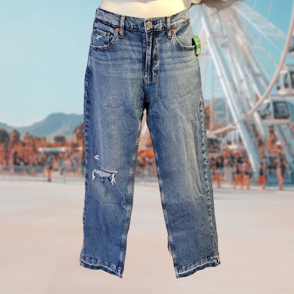 Gap ’90s Loose Mid Rise Jeans‎ Distressed Raw Hem Light Wash Size 27 and Size 28